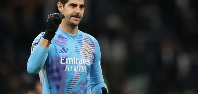 ريال مدريد يجدد عقد حارسه كورتوا الي 2027